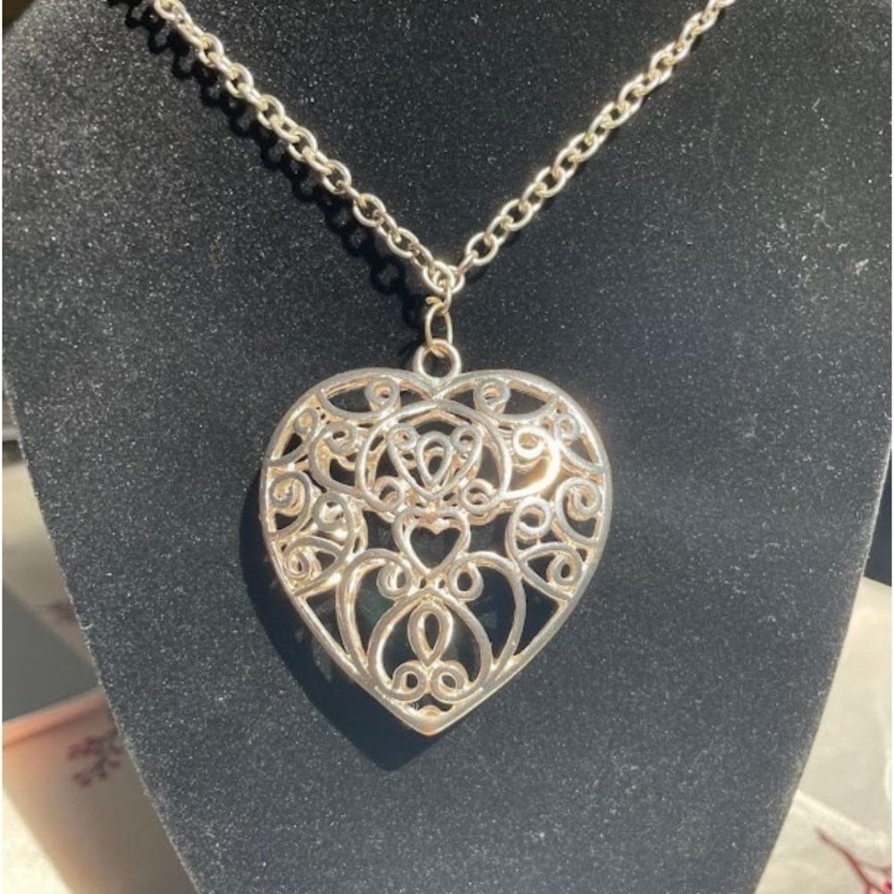 Vintage Claire's NECKLACE Heart Cage
Pendant Art Deco Style Silver Tone